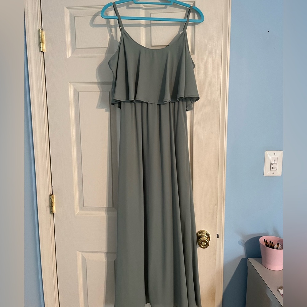 Show me your mumu sage green maxi dress in size xs